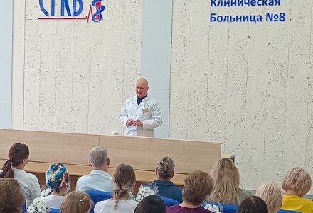 Главный врач ГБУЗ СО "СКГБ №8" сердечно поздравил всех женщин нашего медицинского учреждения замечательным праздником "Международным женским днём"