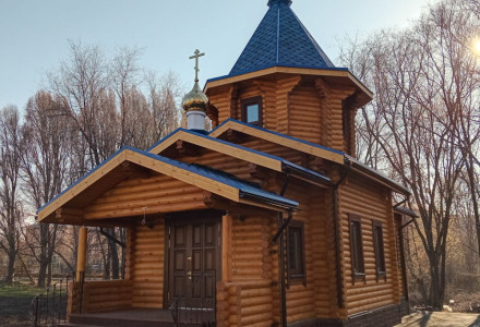 Сегодня, в расположенном на территории ГБУЗ СО СГКБ № 8 Храме в честь инока Киево-Печерского монастыря, врача безмездного Агапита Печерского, прошла первая утренняя служба.