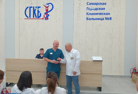 Коллектив ГБУЗ СО "СГКБ №8" от всей души поздравляет с Днём рождения заведующего урологическим отделением, врача-уролога высшей квалификационной категории , кандидата медицинских наук Долгих Антона Александровича!