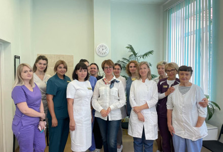 26.09.2025 в женской консультации ГБУЗ СО СГКБ №8 состоялась  встреча с главным внештатным специалистом ПФО и МЗ Самарской области по репродуктивному здоровью женщин, заведующей отделением  ВРТ ГБУЗ «МЦ Династия» Моисеевой Ириной Валерьевной.