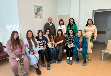 В ноябре в России отмечается День матери — важный праздник, посвященный самым значимым женщинам в нашей жизни.