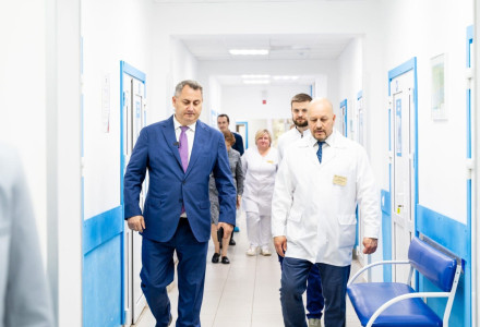 В СГКБ №8 состоялся рабочий визит ректора СамГМУ Александра Колсанова